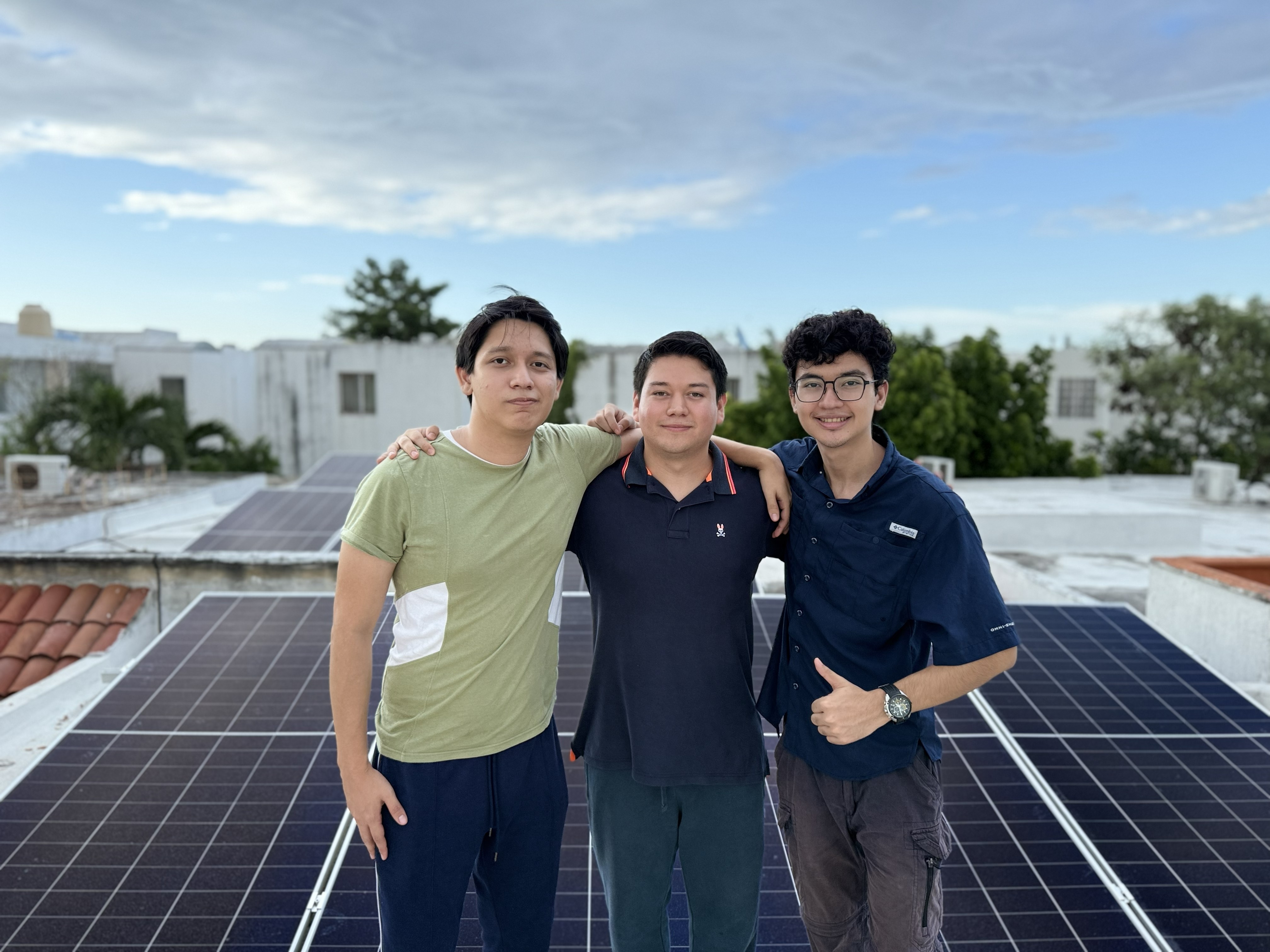 Equipo Apolaris en instalación solar